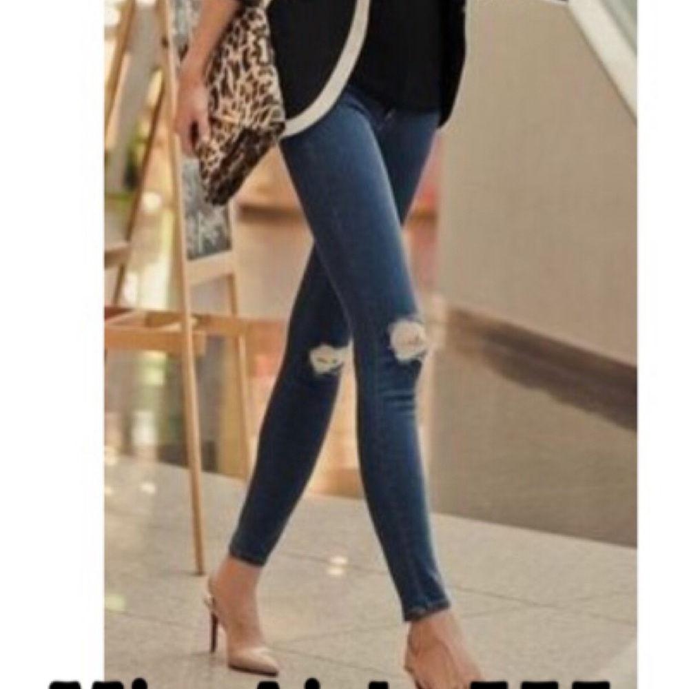 ✨LAST ONE✨Cut at the knee jeans - Picture 3 of 4