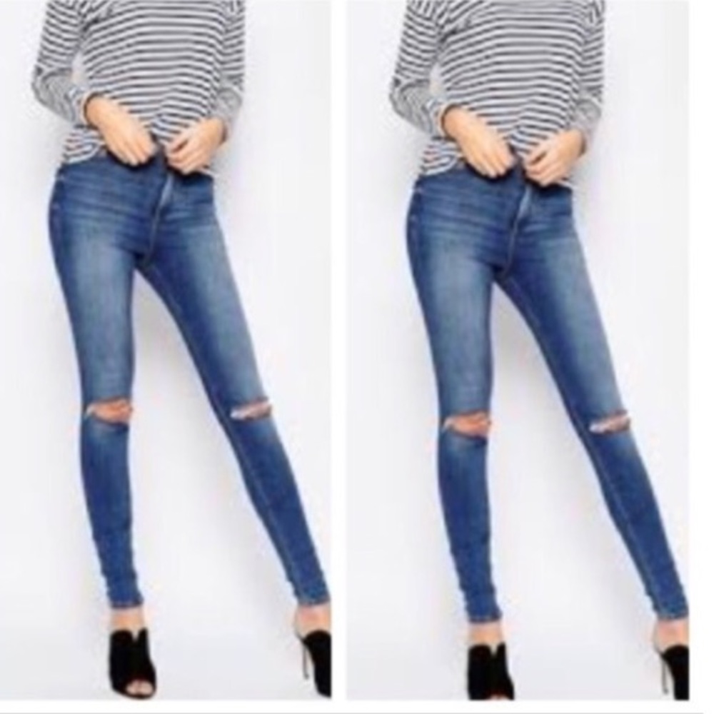✨LAST ONE✨Cut at the knee jeans - Picture 2 of 4