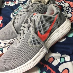 Grey and peach Nike shoes, never been worn