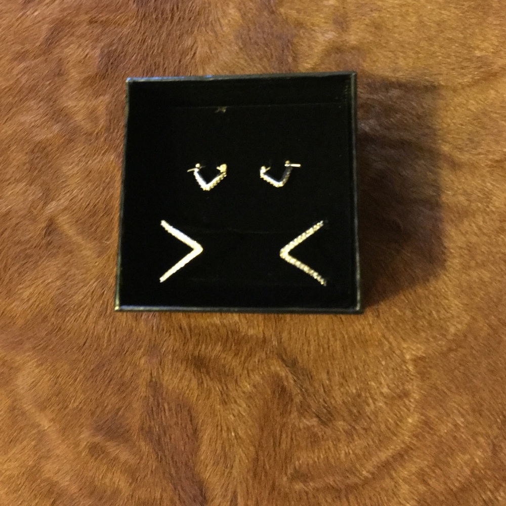 Victoria's Secret gold bangle with matching set.