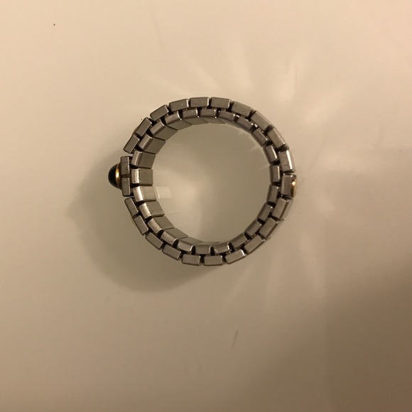 18K Yellow Gold with Black Onyx Stretching Ring - Picture 3 of 4