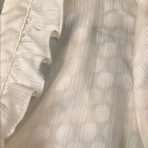 Flirty cream dotted tapered top with belt - Picture 2 of 3