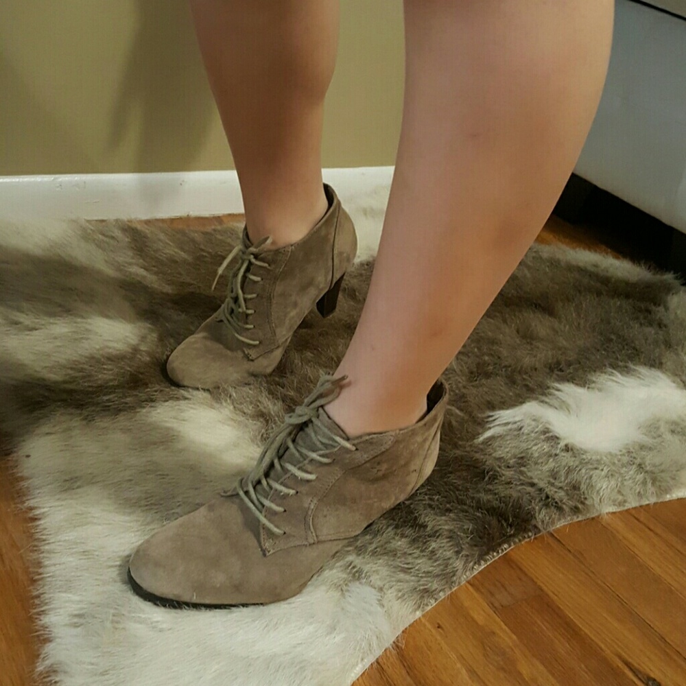 Heeled, laced bootie