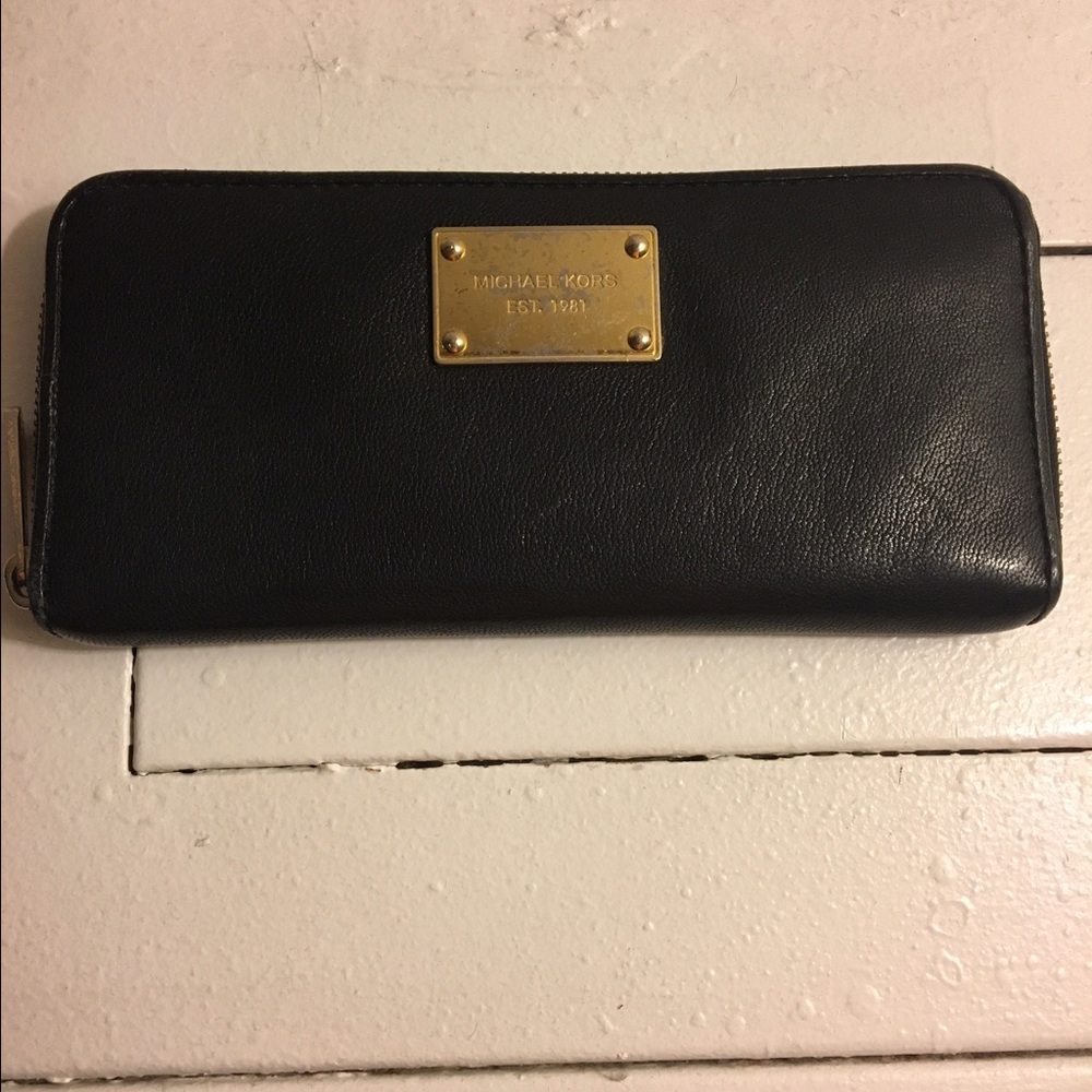 Michael Kors Continental Zip Wallet