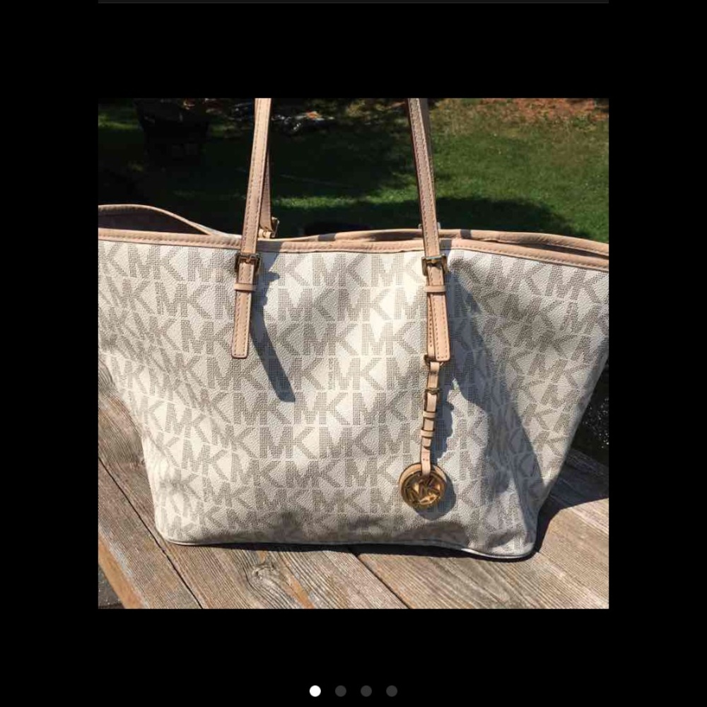 MICHAEL KORS VANILLA JET SET TOTE