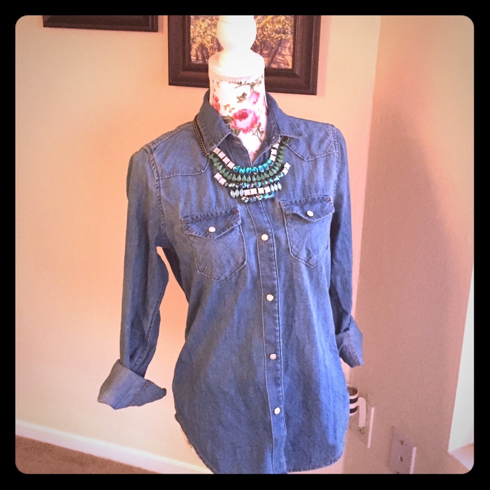 GAP fitted Denim Button Down- XS