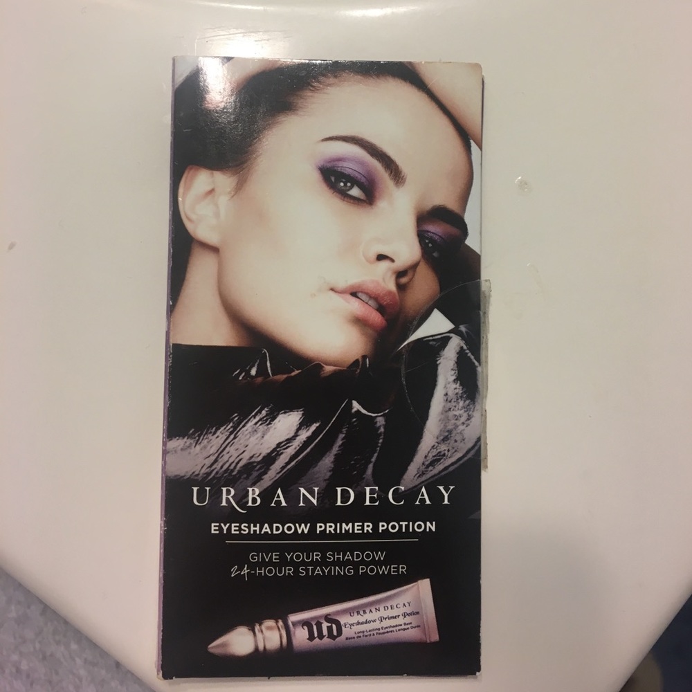Eyeshadow primer