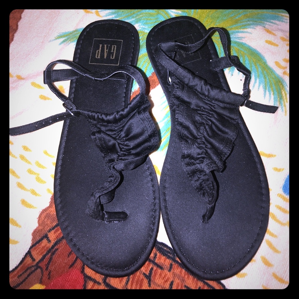 Black Gap thong sandals, size 8W