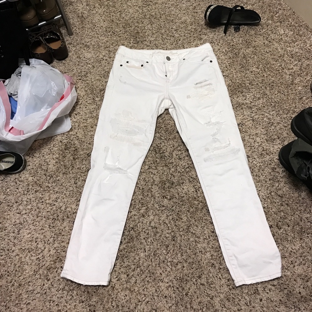 American Eagle white jeans