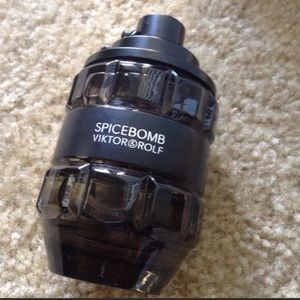 SpiceBomB from VIKTOR&ROLF Perfum for men.