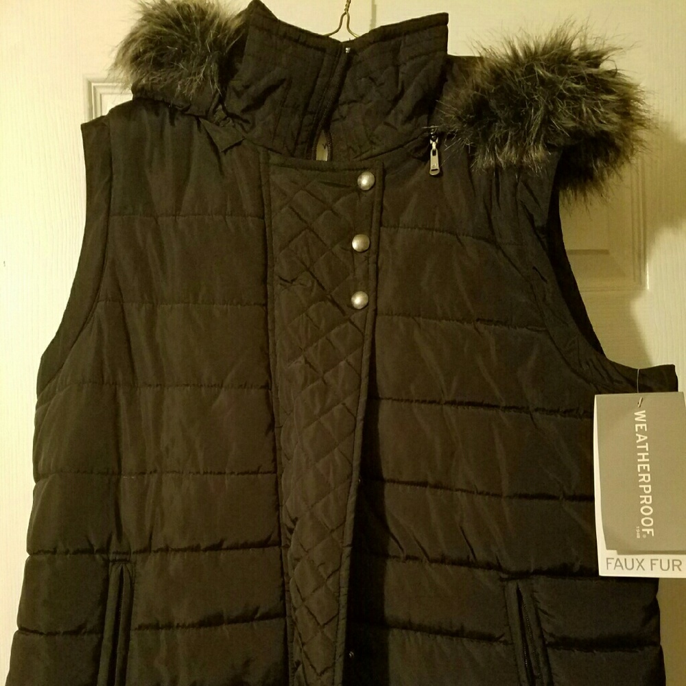 NWT, black vest with fur hood