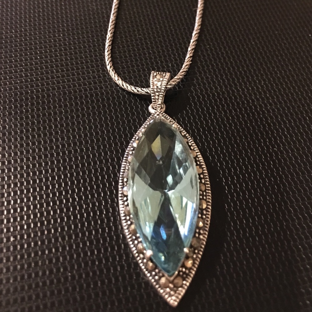 Magnificent blue topaz set in sterling silver ❤️️