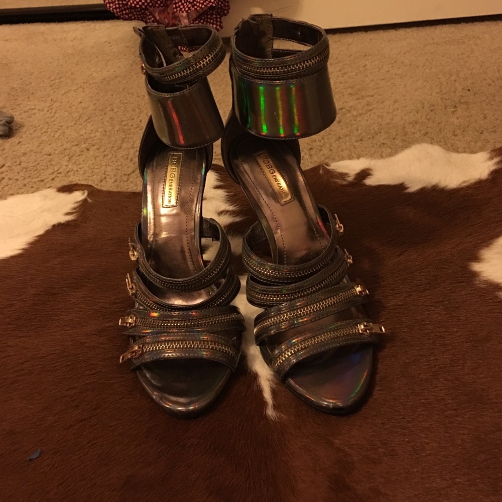 Hologram dark gray BCBG 👠.