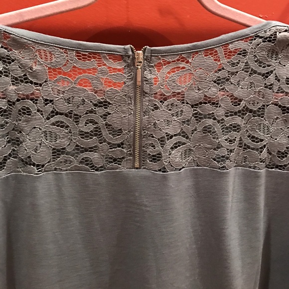 NWT Boatneck top with lace overlay and back zipper - Picture 4 of 5