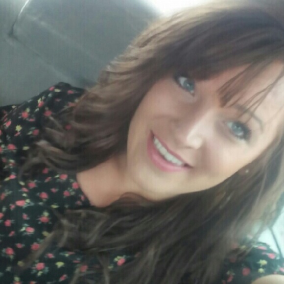 Meet your Posher, [ME] Erica! - Picture 2 of 8