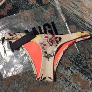 Triangl bikini bottom size XS! (Cheeky)