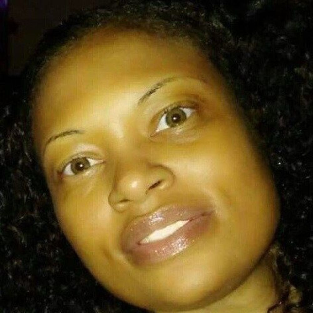 Meet your Posher, Tee