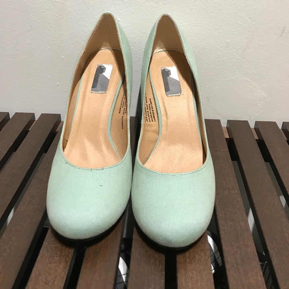 Brand New Mint kitten heels