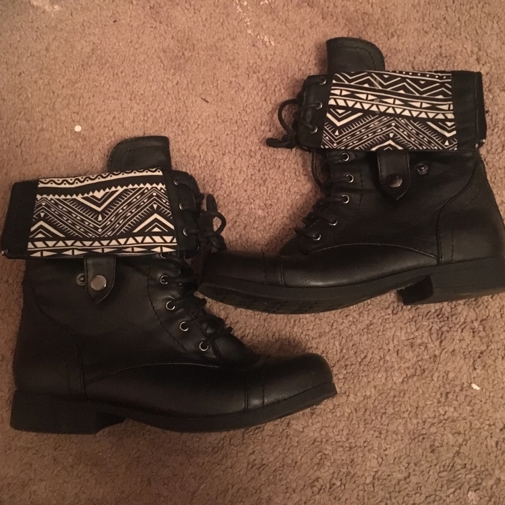 Combat boots