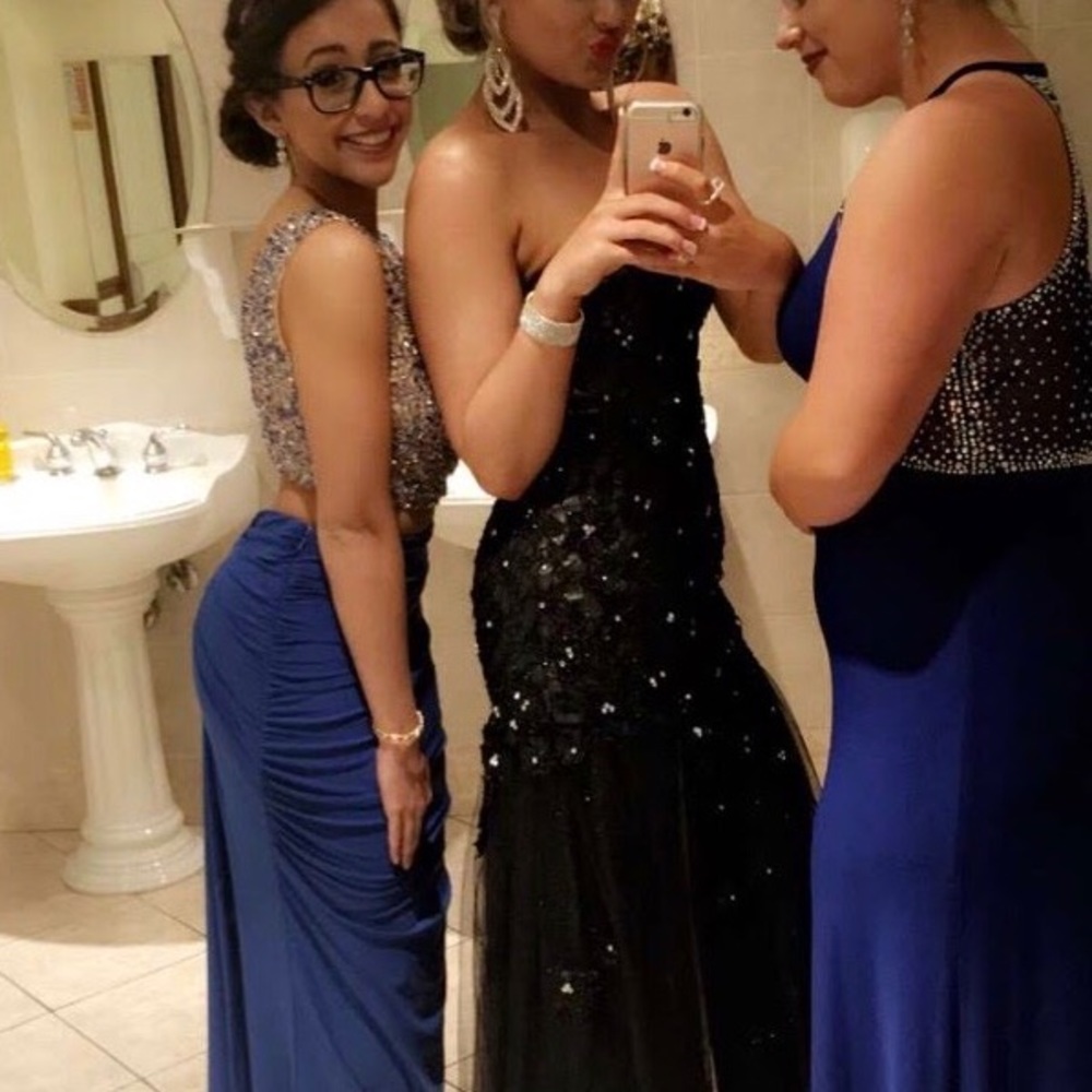 PROM DRESS - Picture 3 of 3