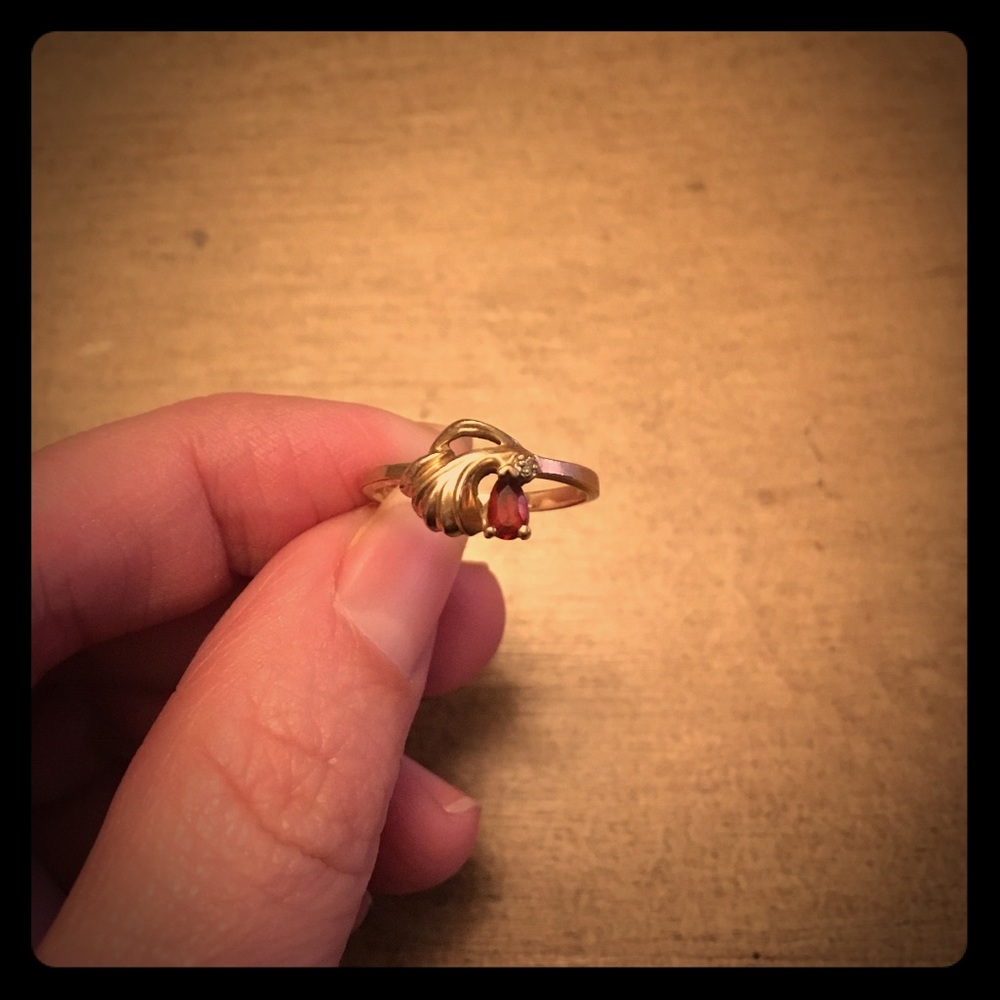 Gold, garnet and diamond ring