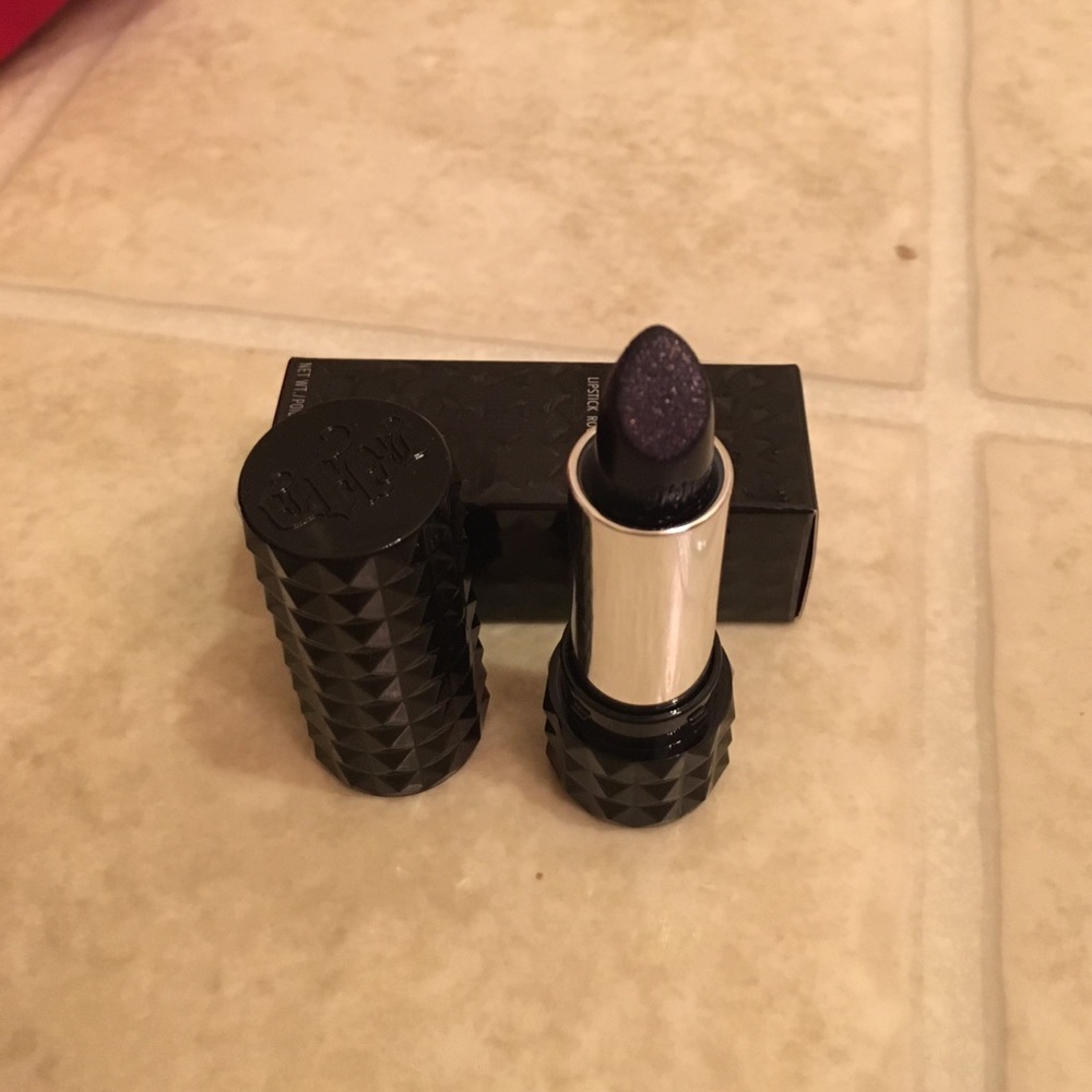 Kat von B... dark color 😍 I used 1 on my hang.