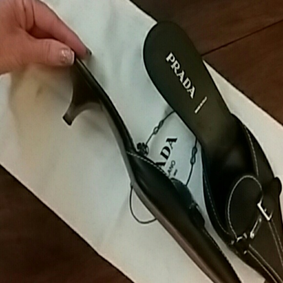 *PRADA LEATHER KITTEN HEELS BLACK WHITE STICH - Picture 3 of 4