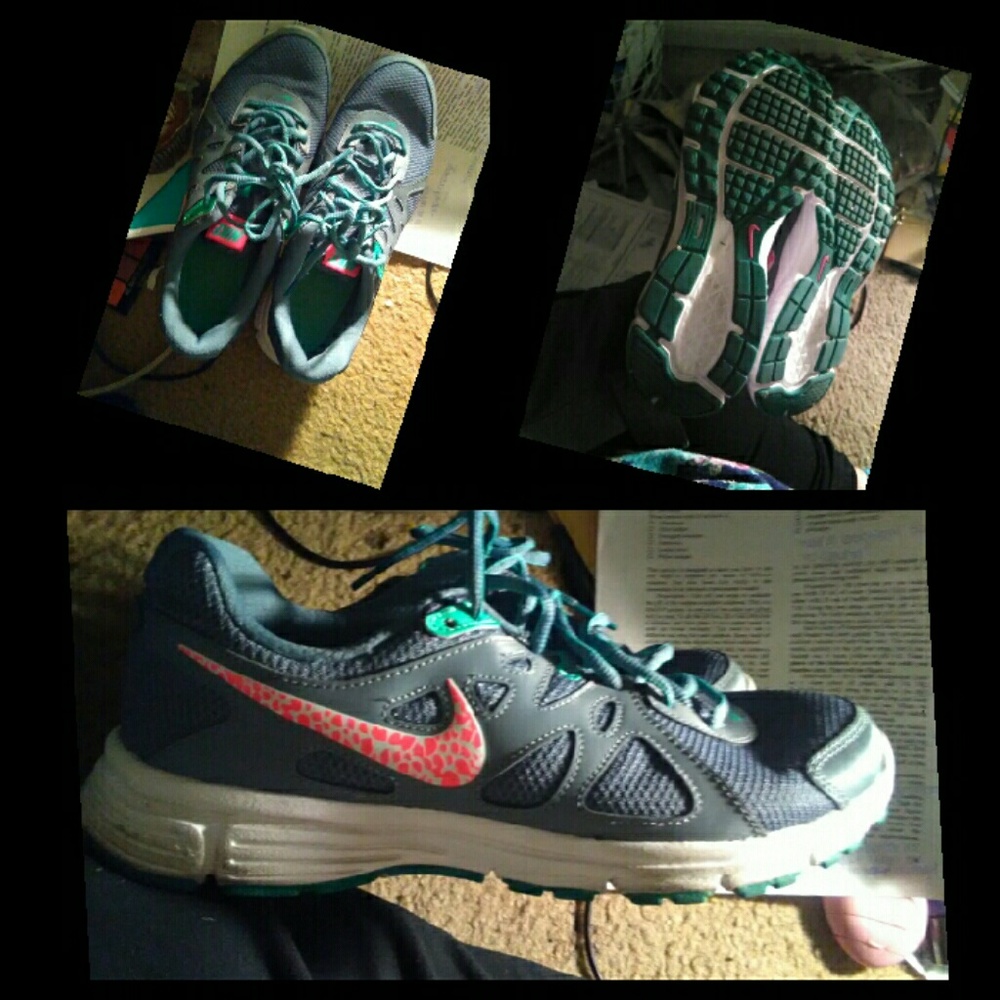 Nike womens shoes(9.5)