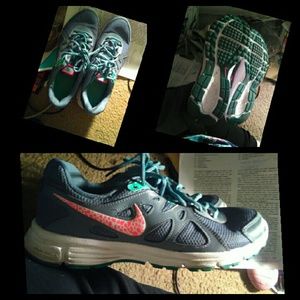 Nike womens shoes(9.5)