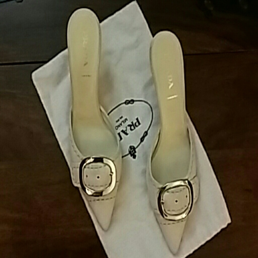 *PRADA LEATHER KITTEN HEELS CREAM SILVER BUCKLE