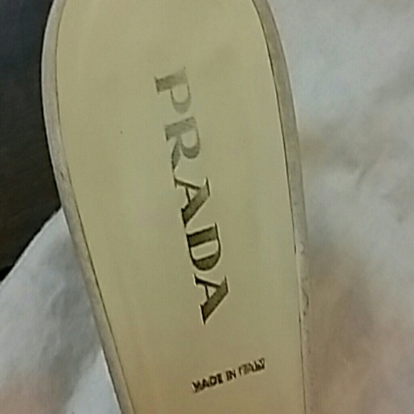 *PRADA LEATHER KITTEN HEELS CREAM SILVER BUCKLE - Picture 3 of 4