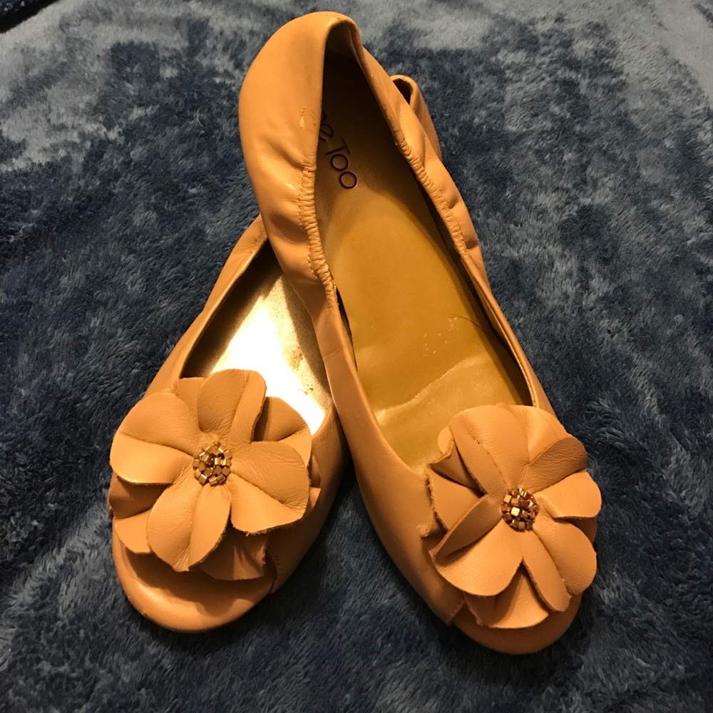 Me too flower flats! Open toed