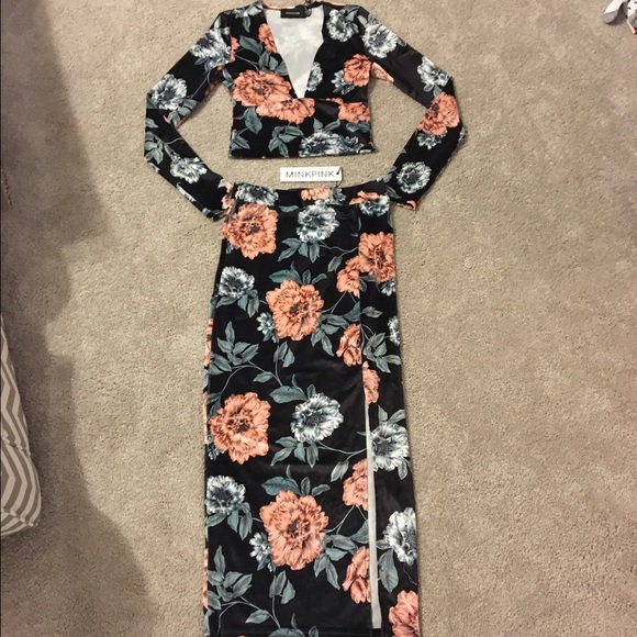 BRAND new velvet flower print crop top skirt set - Picture 2 of 4