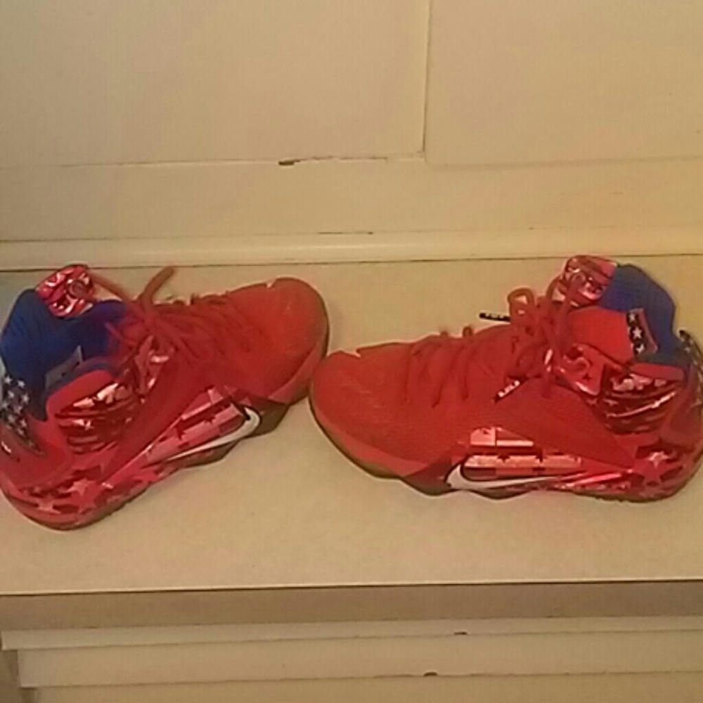 Usa nike sneakers 4y