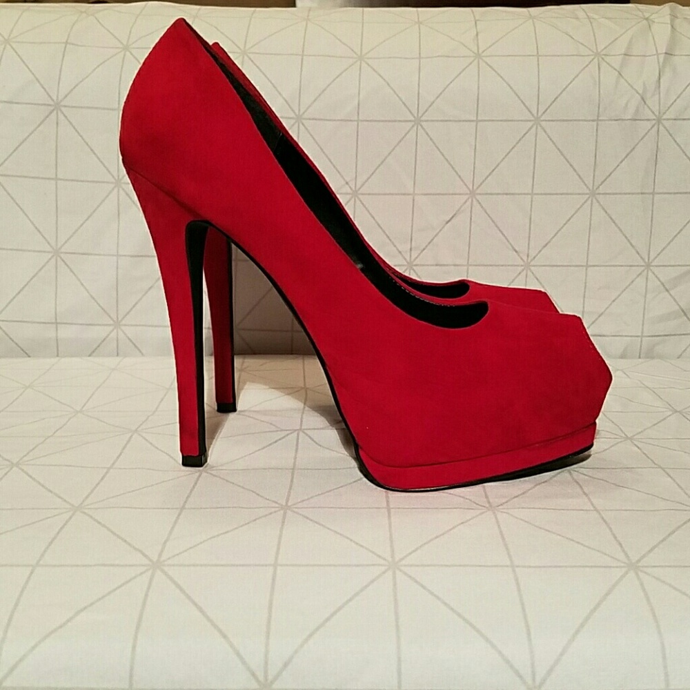 Red peep toe