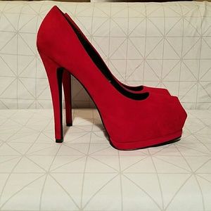 Red peep toe