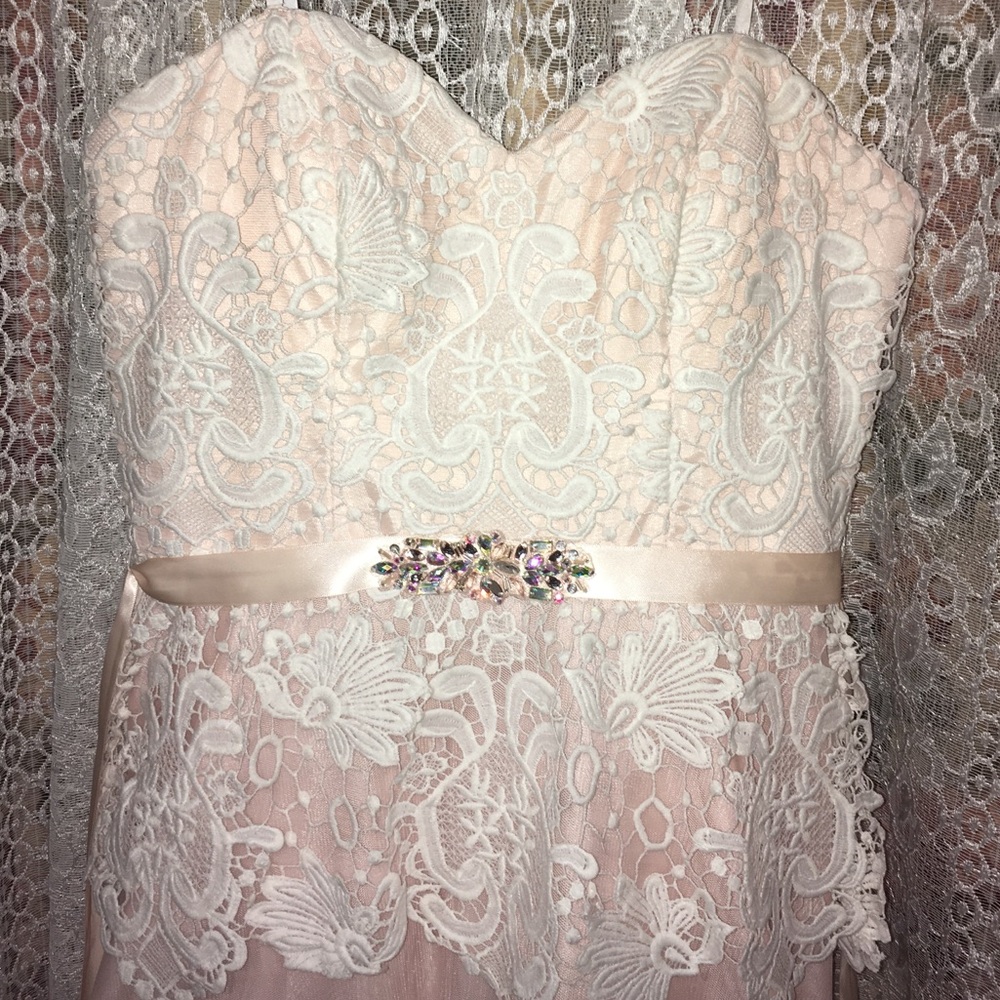 Size 9/10 light pink prom dress. Strapless.
