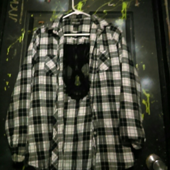 HOT TOPIC BUTTON UP LACE SKULL SHIRT - Picture 2 of 3