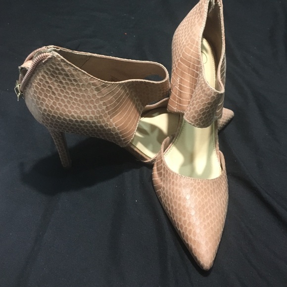 Pumps - Picture 1 of 1