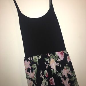 Forever 21 (NEVER WORN) Floral Maxi Dress