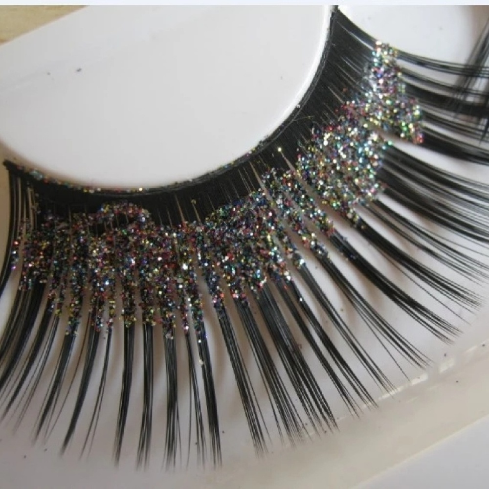For Workmans  Glitter false eyelashes