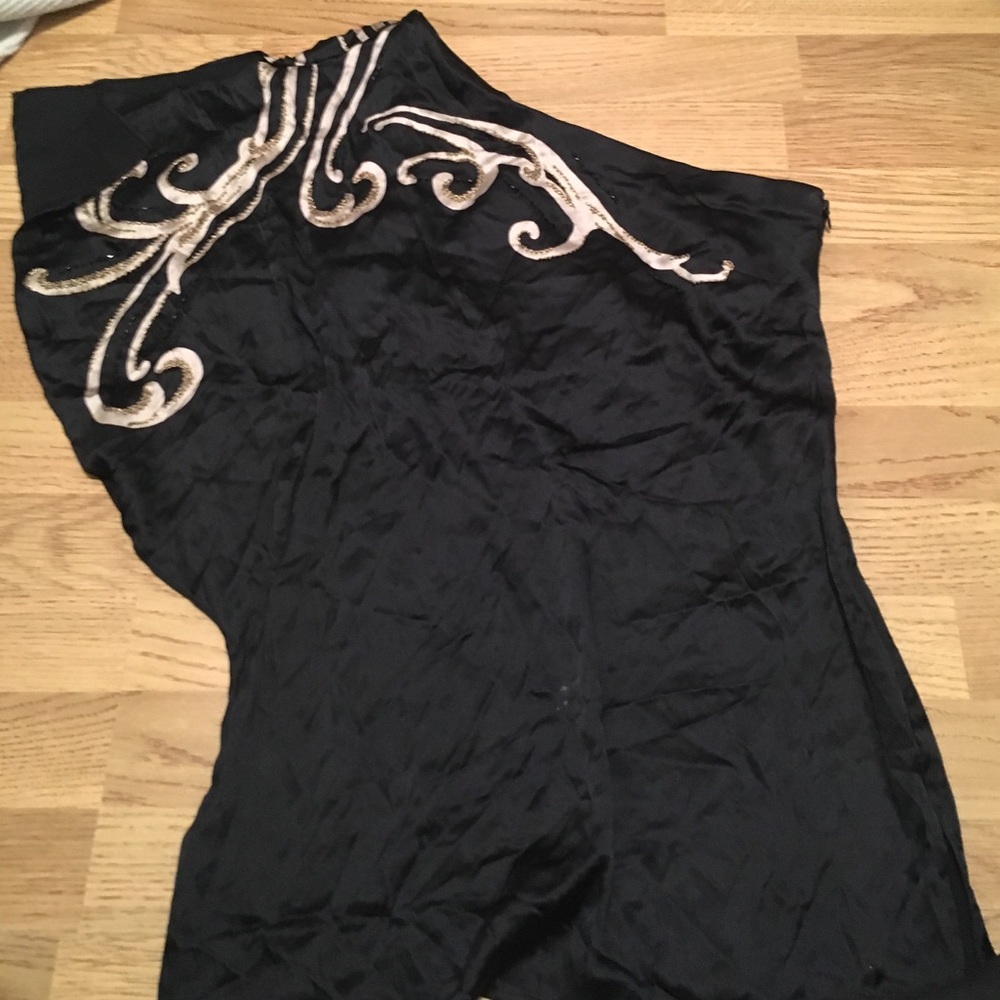 One shoulder shirt