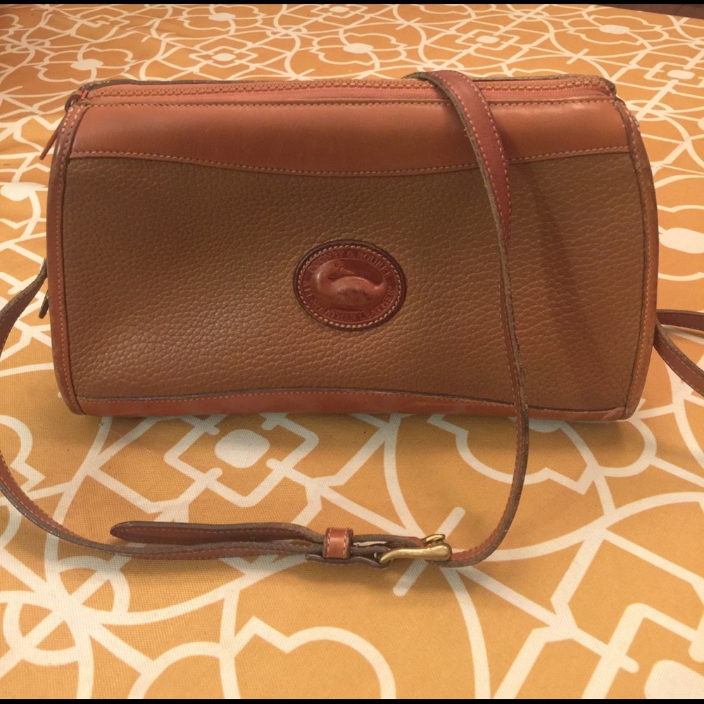 Vintage classic Dooney & Bourke cross body purse