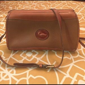 Vintage classic Dooney & Bourke cross body purse