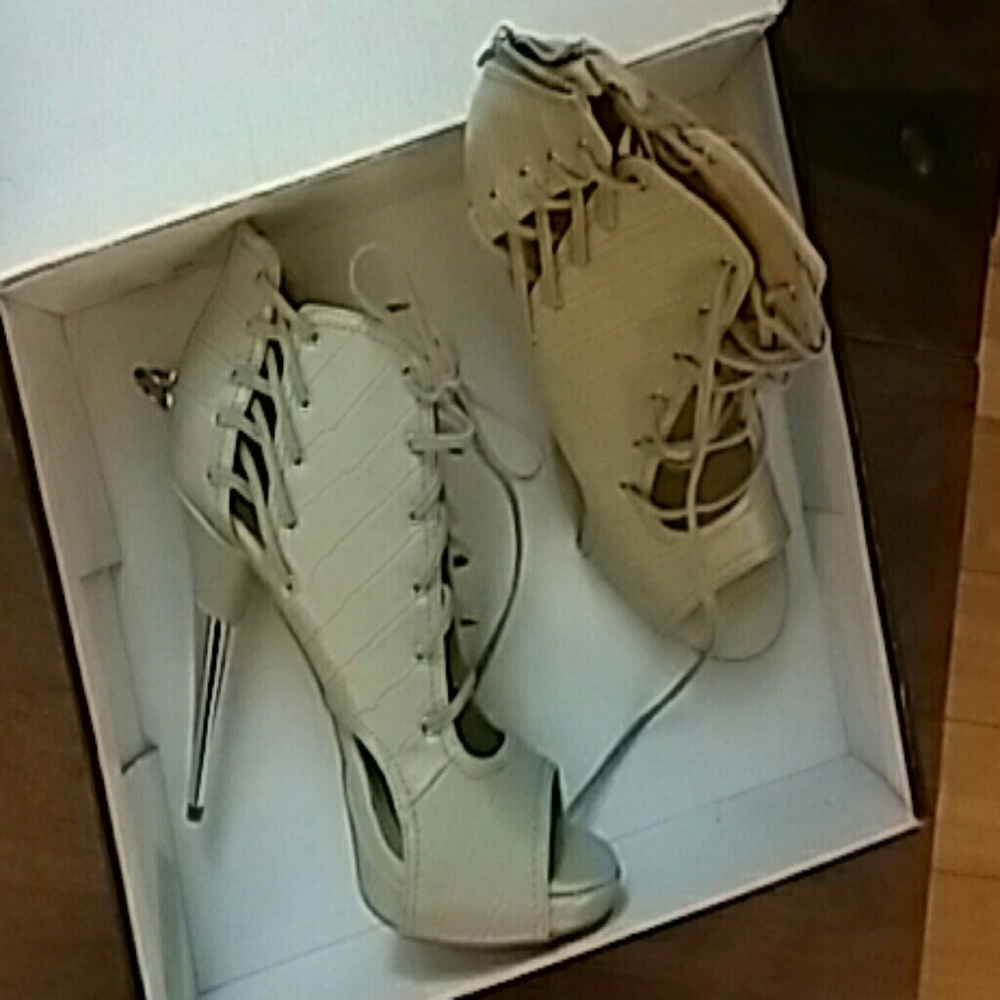 *COLIN STUART GREY PUMPS STAINLESS STEEL HEEL