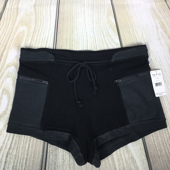 Free People cheeky short activewear size L NWT - Picture 2 of 4