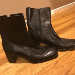 Size 8 Bandolino bootie