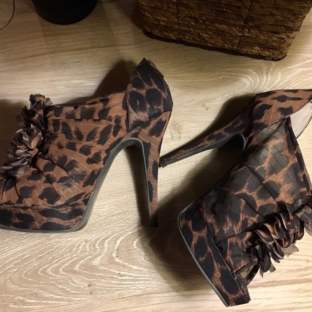 CHINESE LAUNDRY Booties