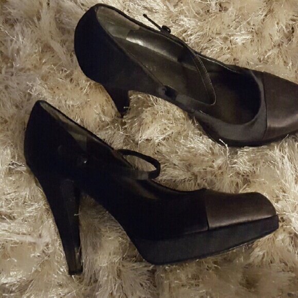 Silky two tone nine west pumps - Picture 3 of 4