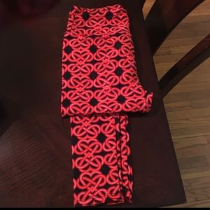 NWOT LULAROE VALENTINES DAY LEGGINGS OS HTF 💗